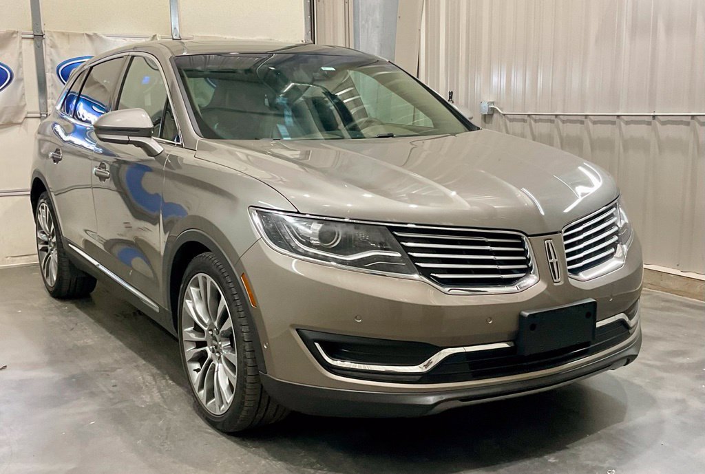 Used 2017 Lincoln MKX Reserve w/ Driver Assistance Package AWD/4WD image 2