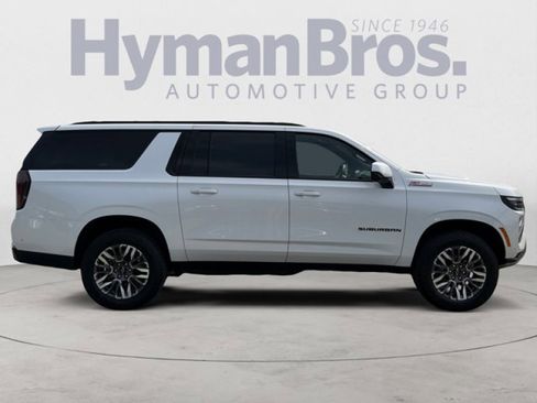 Used 2025 Chevrolet Suburban Z71 image 2