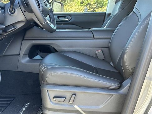 New 2025 Nissan Armada SV image 8