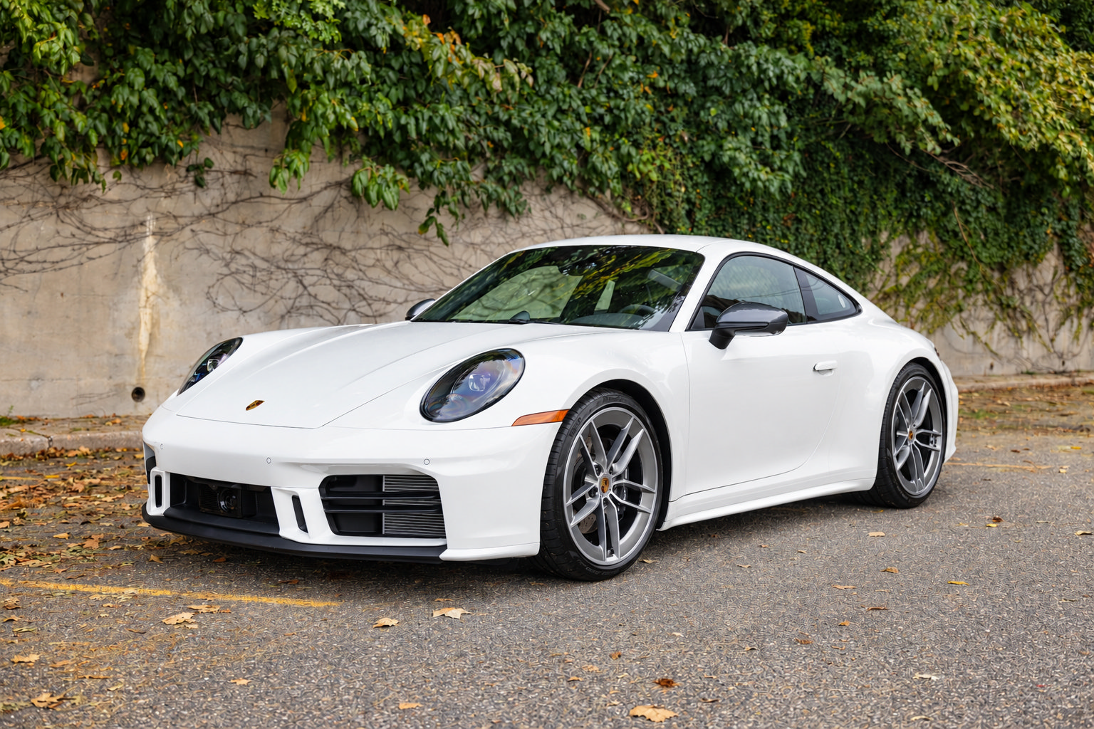 Used 2025 Porsche 911 Carrera RWD image 1
