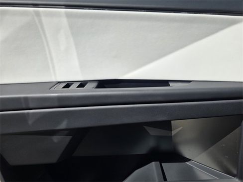 Used 2024 Tesla Cybertruck AWD Crew Cab image 16