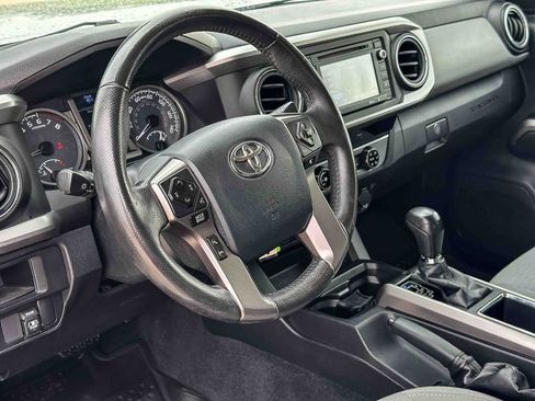 Used 2017 Toyota Tacoma SR5 AWD/4WD image 12
