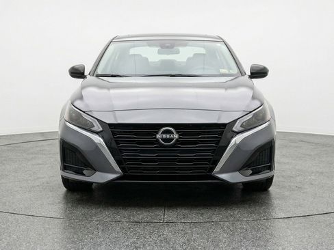 Used 2025 Nissan Altima 2.5 SV FWD image 2