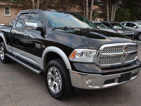 Used 2014 RAM 1500 Laramie w/ Convenience Group image 3