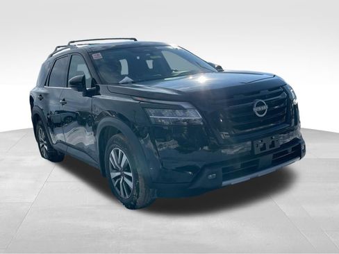 Certified 2023 Nissan Pathfinder SL w/ Black Appearance Package image 3