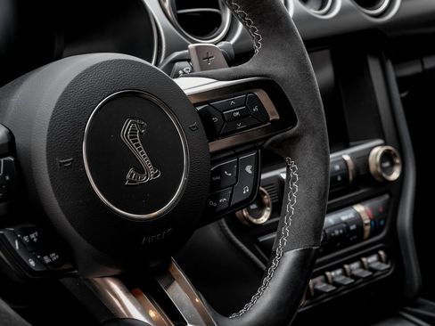 Used 2021 Ford Mustang Shelby GT500 w/ Technology Package image 15