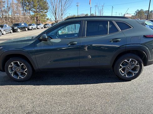 Used 2025 Chevrolet Trax LT w/ Driver Confidence Package image 11