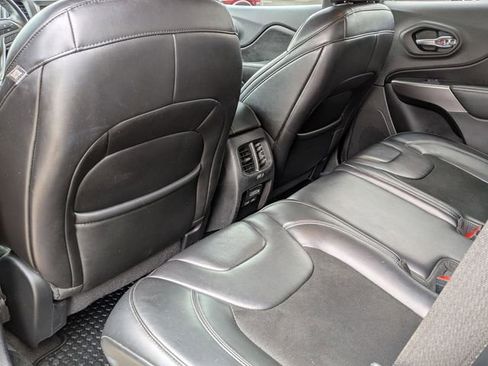 Certified 2019 Jeep Cherokee Latitude Plus w/ Cold Weather Group AWD/4WD image 26