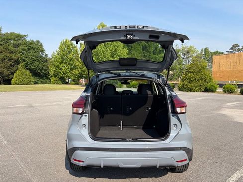 Used 2023 Nissan Kicks SV FWD image 5