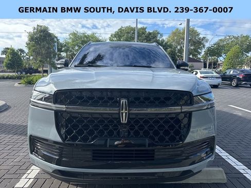 Used 2025 Lincoln Navigator L Reserve w/ Jet Appearance Package image 2