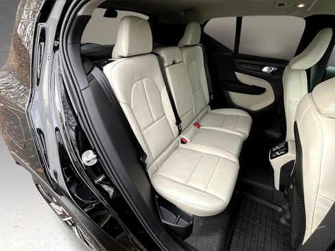 New 2025 Volvo XC40 B5 Ultra w/ Climate Package image 10