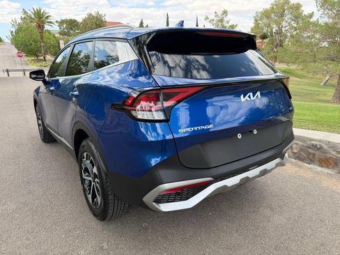 Used 2023 Kia Sportage EX AWD/4WD image 3