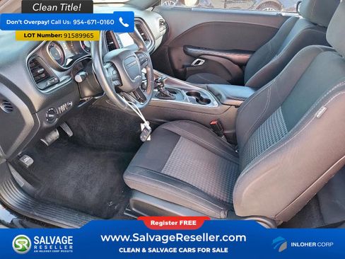 Used 2015 Dodge Challenger SXT image 9