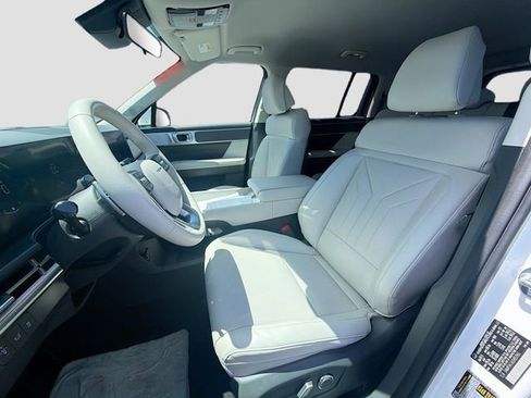 Used 2025 Hyundai Santa Fe SEL FWD image 20