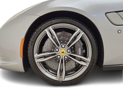 Used 2017 Ferrari GTC4Lusso image 13
