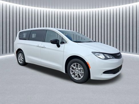 New 2026 Chrysler Voyager LX image 3