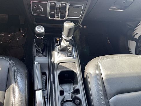 Used 2021 Jeep Wrangler Unlimited Sahara AWD/4WD image 22