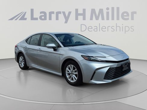 Used 2025 Toyota Camry LE FWD image 7