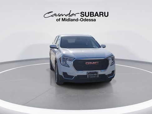 Used 2024 GMC Terrain SLE FWD image 2