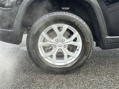 Certified 2023 Jeep Grand Cherokee Limited image 12