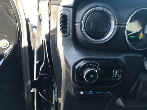 Used 2023 Jeep Wrangler Unlimited Sahara w/ Cold Weather Group image 11