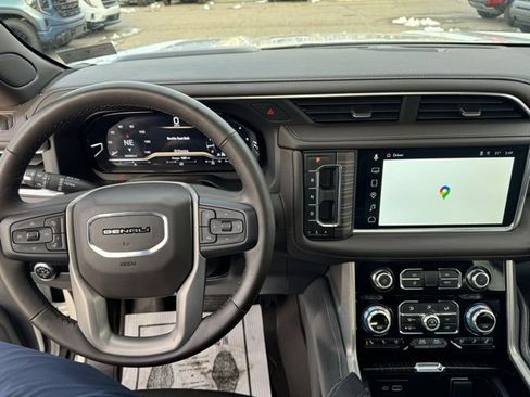 Used 2023 GMC Yukon Denali image 16
