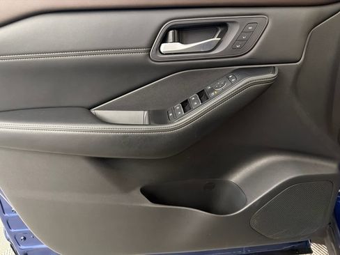 Used 2023 Nissan Rogue SL image 22