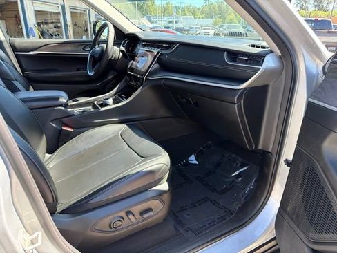 Used 2023 Jeep Grand Cherokee Limited w/ Luxury Tech Group II AWD/4WD image 9