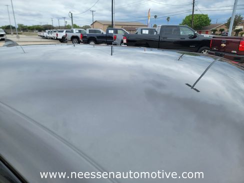 Used 2022 Chrysler 300 Touring L RWD image 8