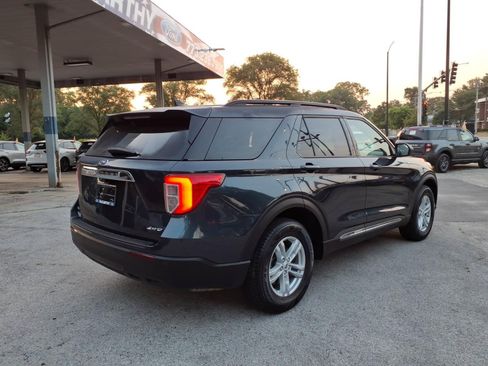 Used 2023 Ford Explorer XLT AWD/4WD image 3