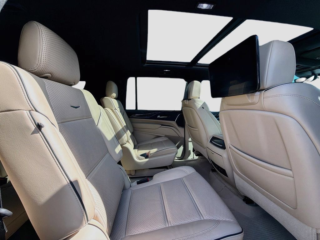 Used 2021 Cadillac Escalade ESV Premium Luxury w/ Driver Assist Tech Package AWD/4WD image 31
