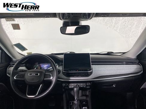 Used 2022 Jeep Compass Latitude w/ Convenience Group image 18