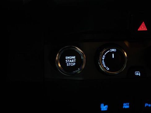 Used 2023 Toyota Tacoma TRD Off-Road w/ Technology Package AWD/4WD image 21