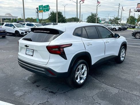 Certified 2024 Chevrolet Trax LS w/ LS Convenience Package FWD image 5