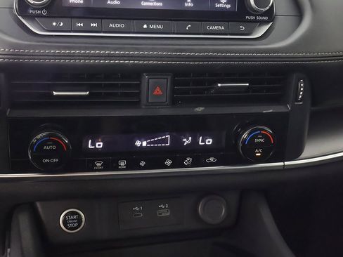 Used 2023 Nissan Rogue SV image 40