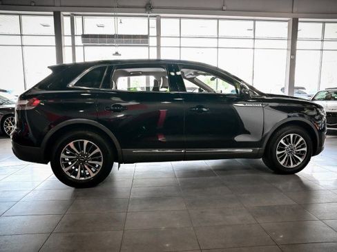 Used 2021 Lincoln Nautilus FWD w/ Equipment Group 101A image 4