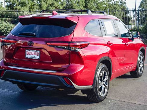 Certified 2023 Toyota Highlander XLE image 7