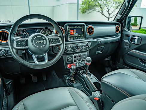 Used 2021 Jeep Gladiator Mojave w/ Dual Top Group AWD/4WD image 28