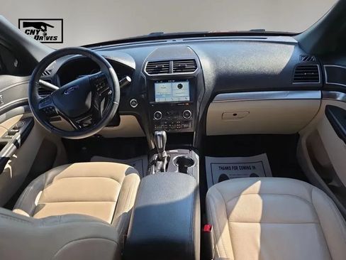 Used 2018 Ford Explorer XLT w/ Equipment Group 202A AWD/4WD image 14