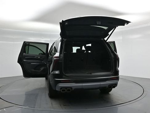 Used 2024 Chevrolet Traverse LT image 30