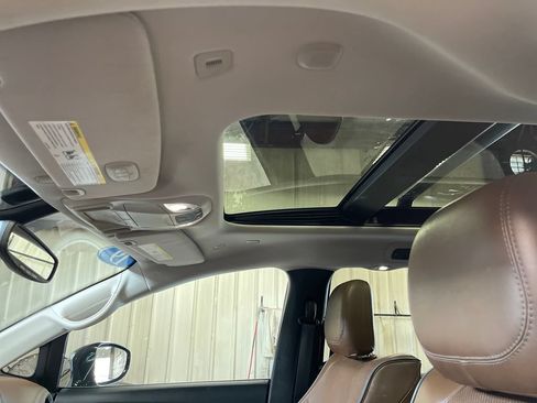 Used 2019 Chrysler Pacifica Limited w/ Advanced Safetytec Group FWD image 13