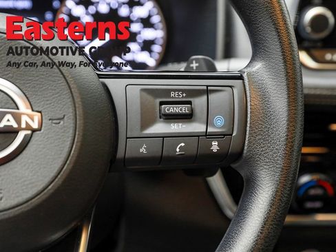 Used 2022 Nissan Rogue SV image 16