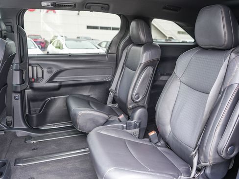 Used 2023 Toyota Sienna XLE Woodland Edition image 18