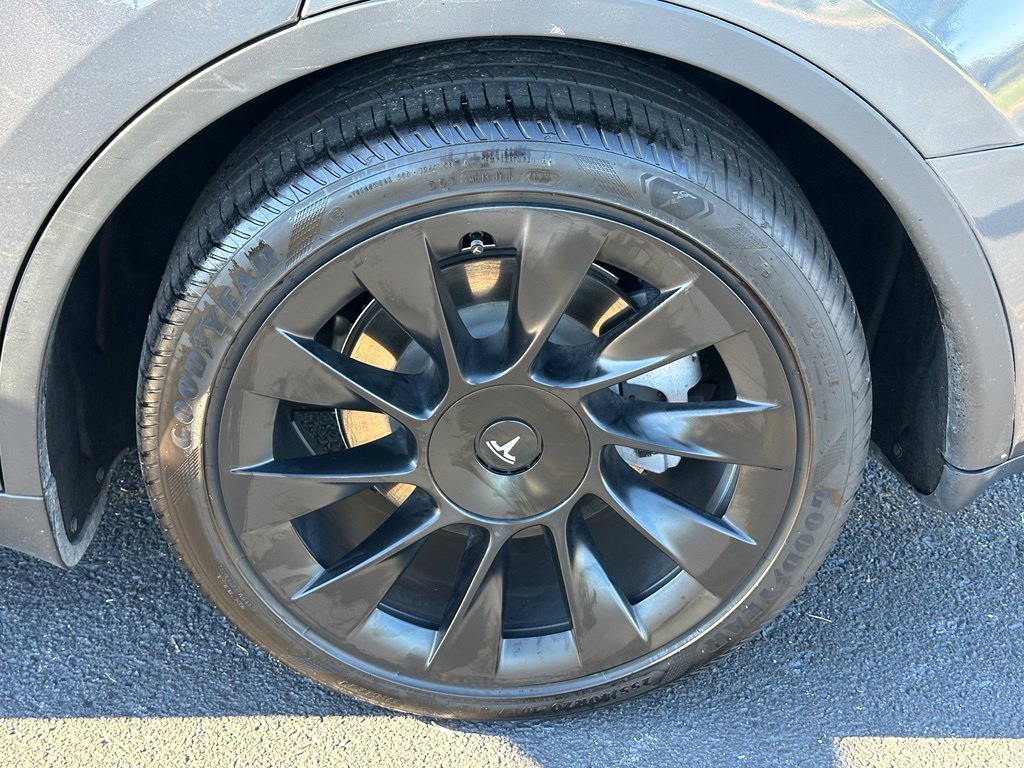 Used 2023 Tesla Model Y 2WD image 30