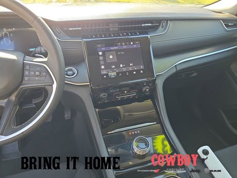 Used 2023 Jeep Grand Cherokee L Laredo image 18