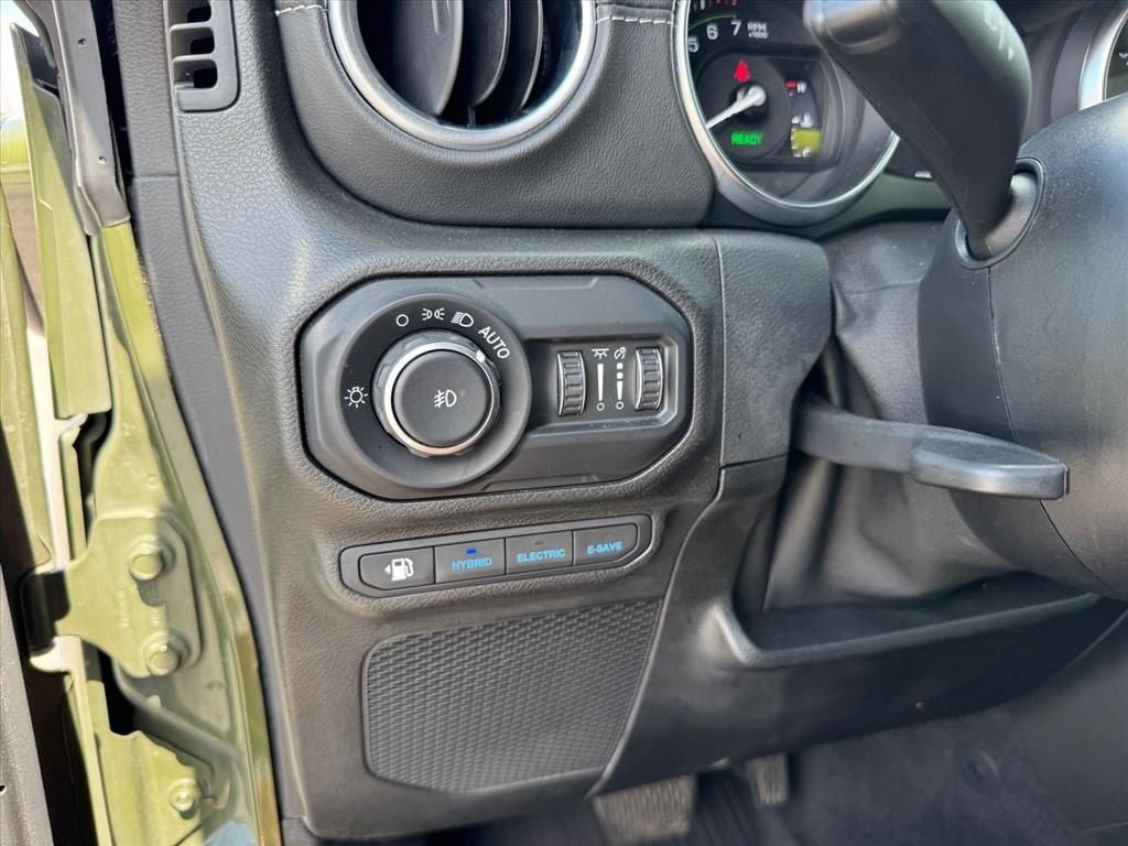 Used 2021 Jeep Wrangler Unlimited Sahara w/ Cold Weather Group AWD/4WD image 23