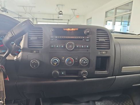 Used 2011 Chevrolet Silverado 1500 LT w/ Interior Plus Package AWD/4WD image 21