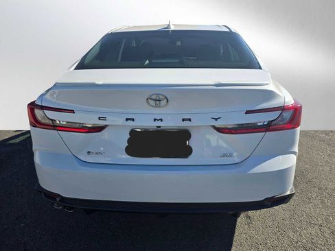 Used 2025 Toyota Camry SE image 4