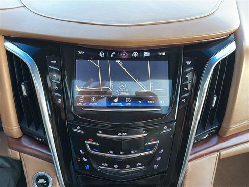 Used 2017 Cadillac Escalade Platinum AWD/4WD image 35