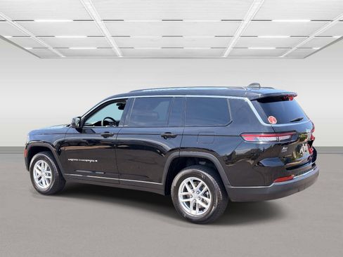 Used 2023 Jeep Grand Cherokee L Laredo RWD image 3